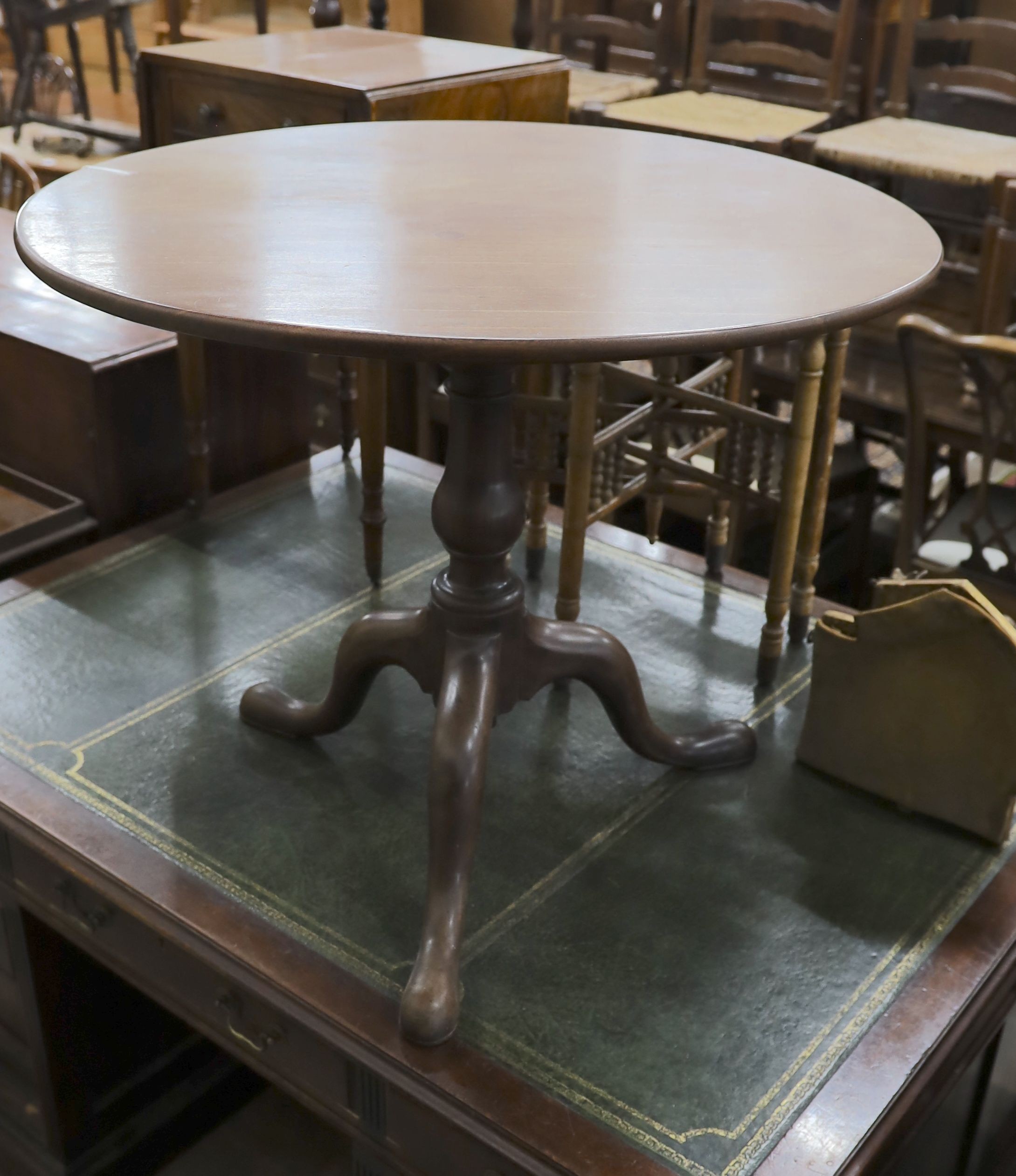 A George III circular mahogany birdcage tilt top tripod tea table, diameter 85cm, height 71cm